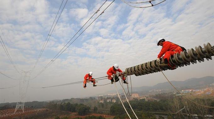 220千伏廟山輸電線路工程——架線作業