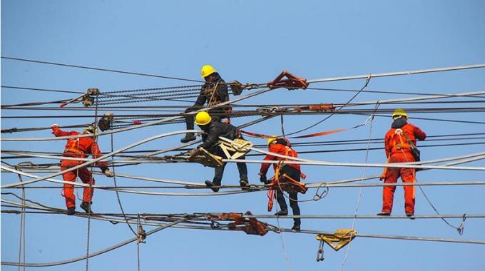 錫盟—泰州±800千伏特高壓直流輸電線路工程江蘇段線路架設(shè)接近尾聲