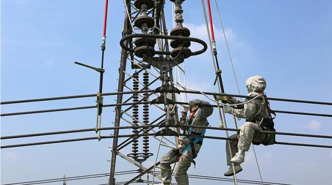 帶電作業兩小時 危急缺陷化險為夷