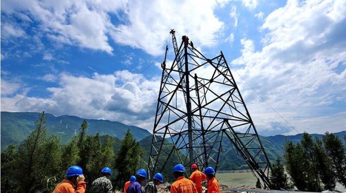 酒湖±800千伏特高壓組立跨江鐵塔