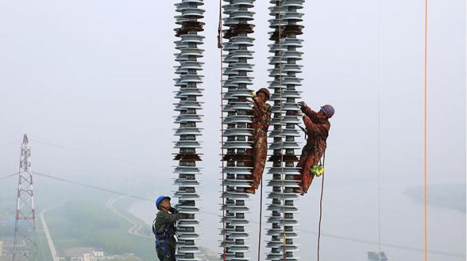 特高壓線路“脊椎”手術大獲成功