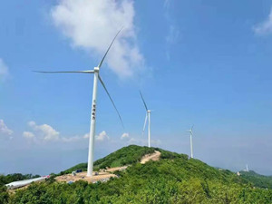 貴州達棒山風電項目首臺發電機組開始正式吊裝