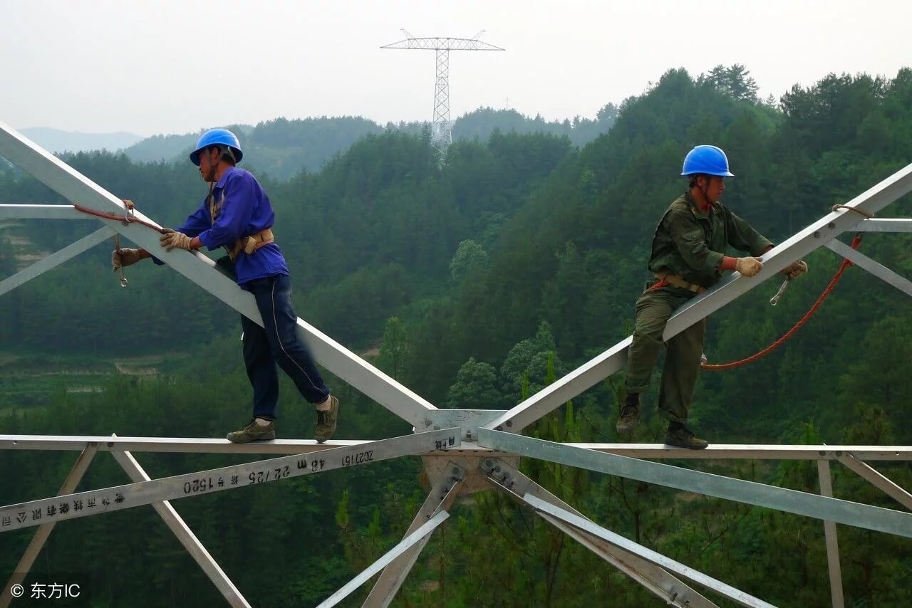 中國特高壓電網工人100多米高空作業令人驚心動魄【圖說】