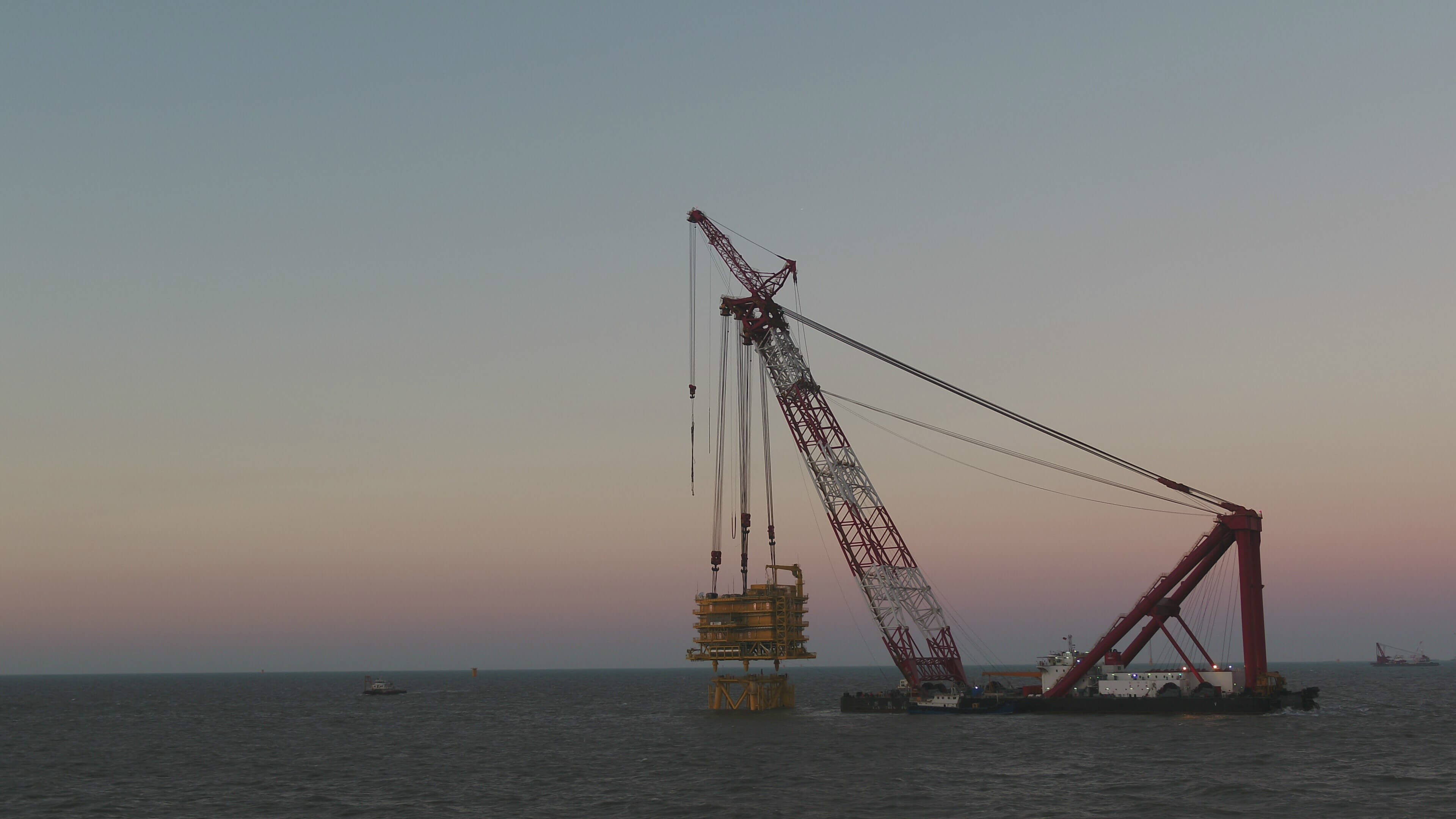 亞洲離岸距離最遠的海上升壓站吊裝成功